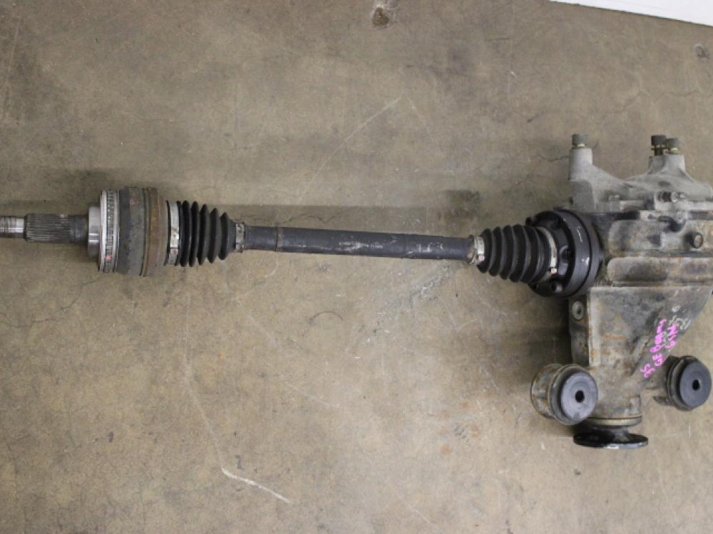 JDM 00-05 Toyota Alteza Rear Differential with axles: Image 1