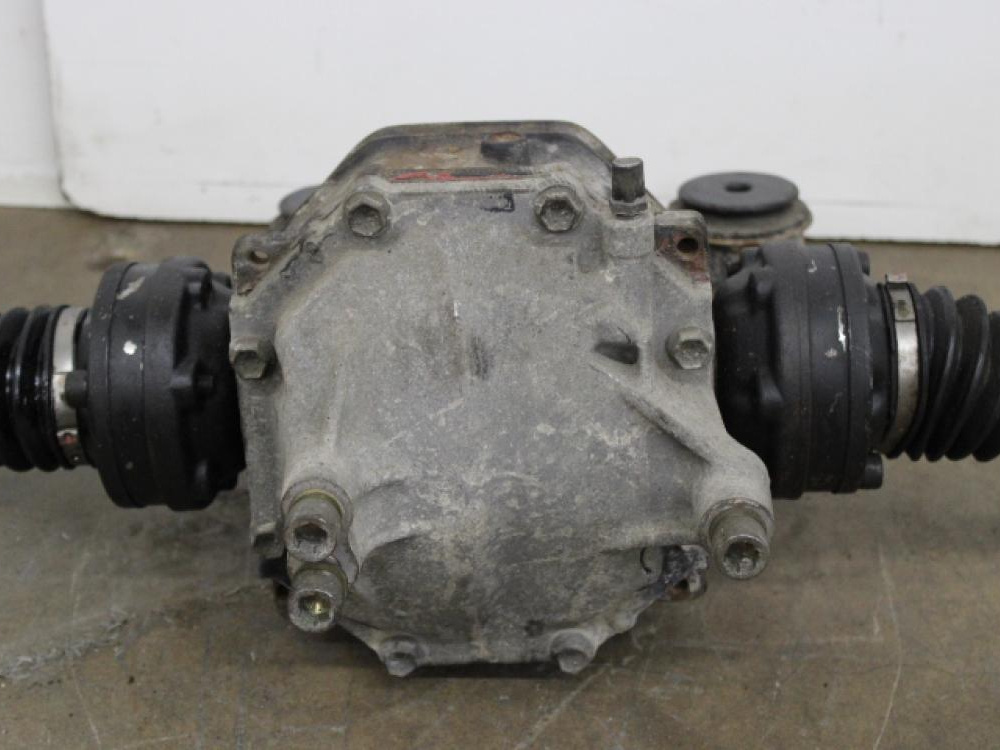 JDM 00-05 Toyota Alteza Rear Differential with axles: Image 2