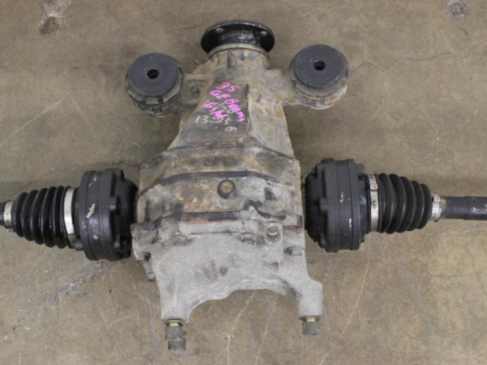 JDM 00-05 Toyota Alteza Rear Differential with axles: Image 3