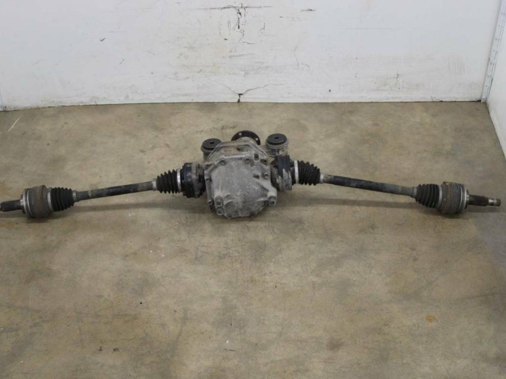 JDM 00-05 Toyota Alteza Rear Differential : Image 1