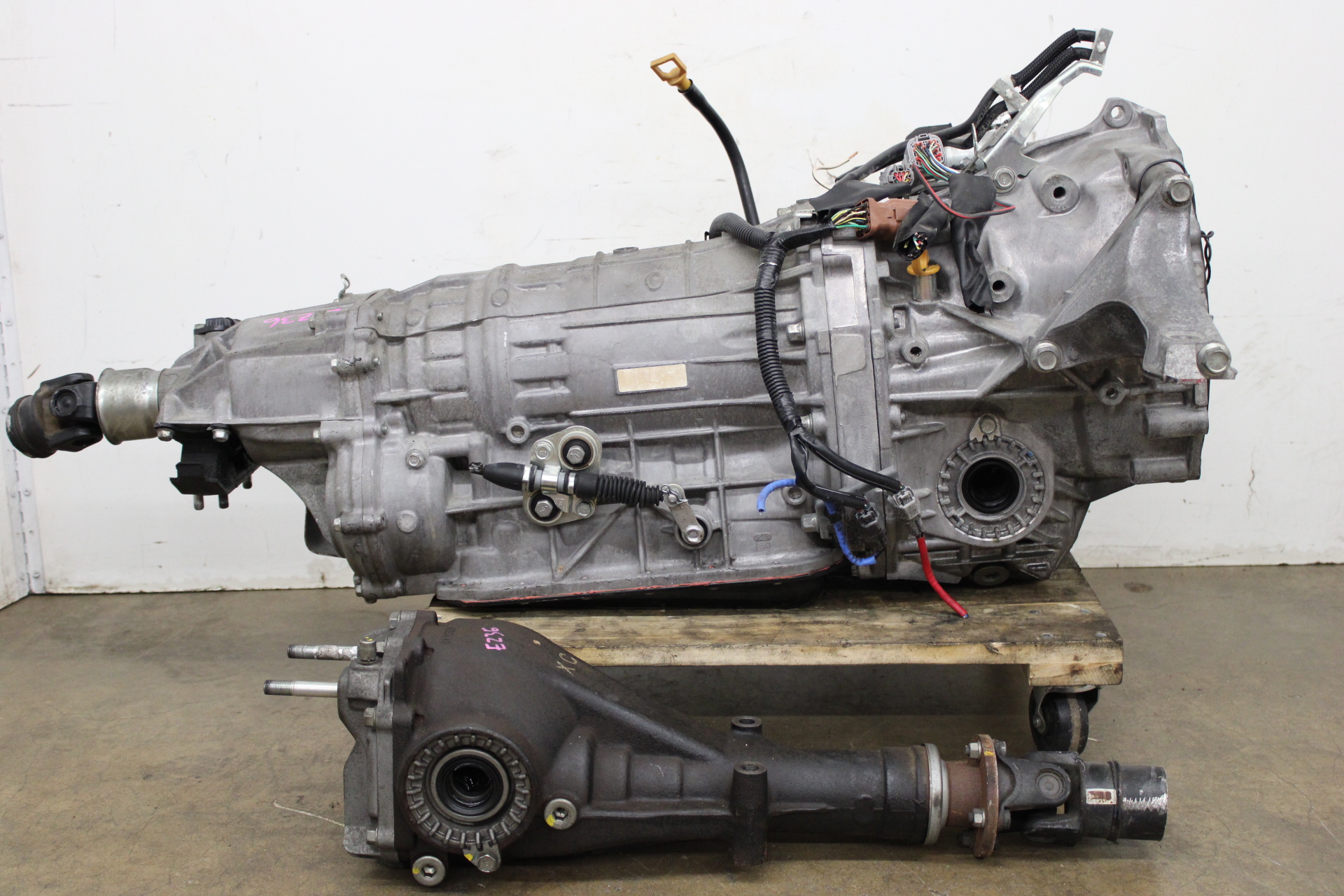 thumbnail image 2 of Aluminum/Plastic Radiator W/ Transmission Oil Cooler For Subaru Legacy Outback 2010-2014 H6 3.6L 2 of 4